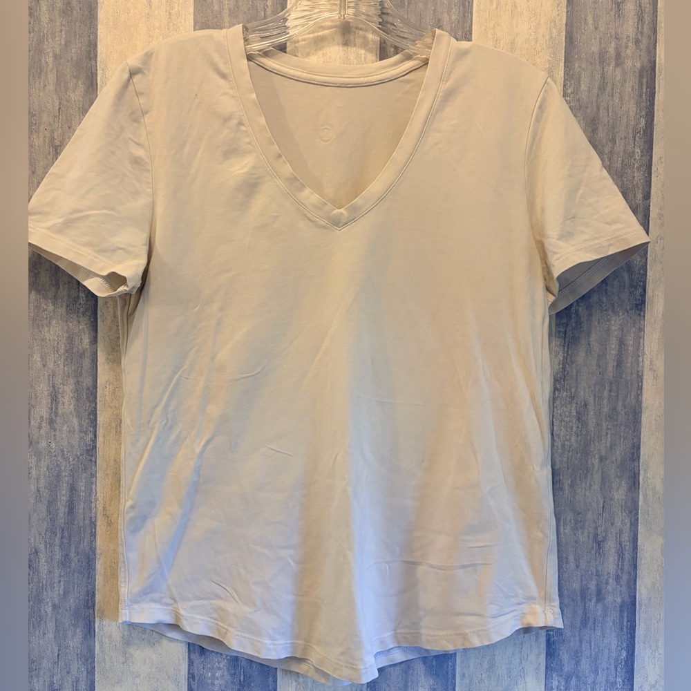 Lululemon Tshirt V Neck White Or Chalk Color, XS